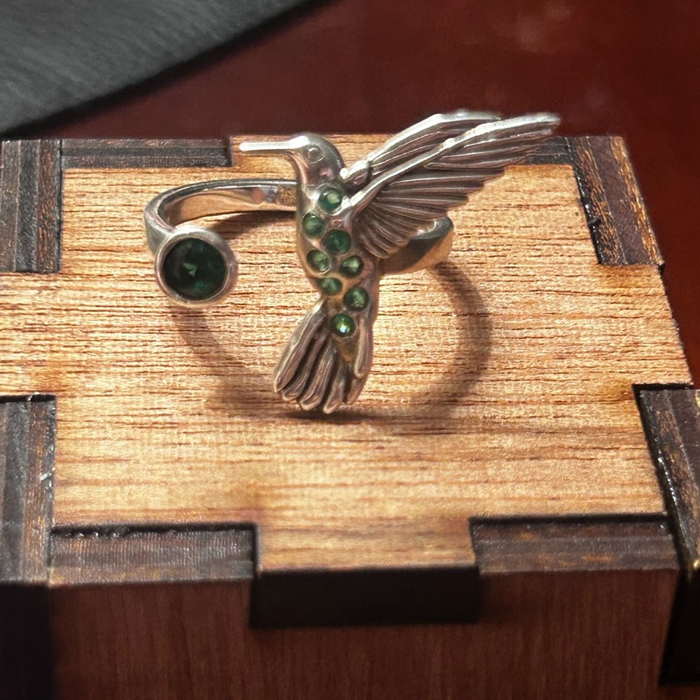 Sterling Silver Hummingbird Ring with Green Accents Size 7.5